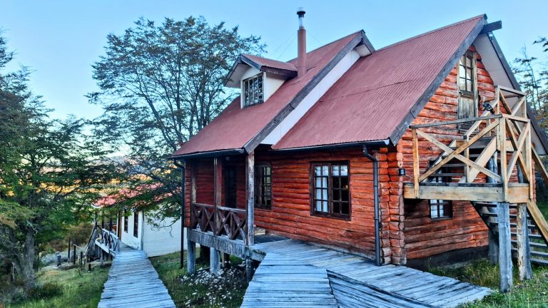 fachada lodge innata